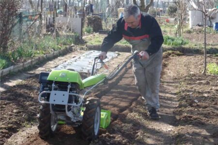 motocoltivatore in fresatura